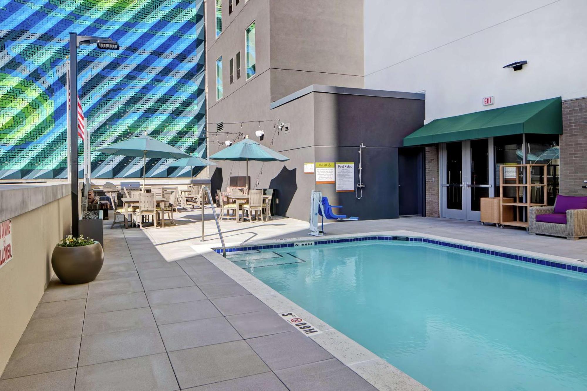Home2 Suites By Hilton Charlotte Uptown Exterior photo